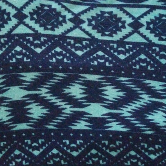 Patterned Crop Top - Picture 2 of 4